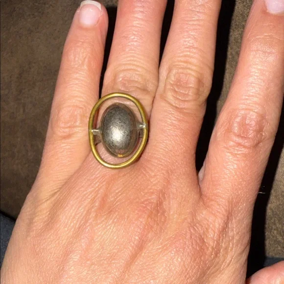 Vintage Two-Tone Oval Ring in Gold and Silver - Picture 1 of 6